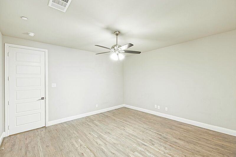 6031 Page St - Photo 6 of 40