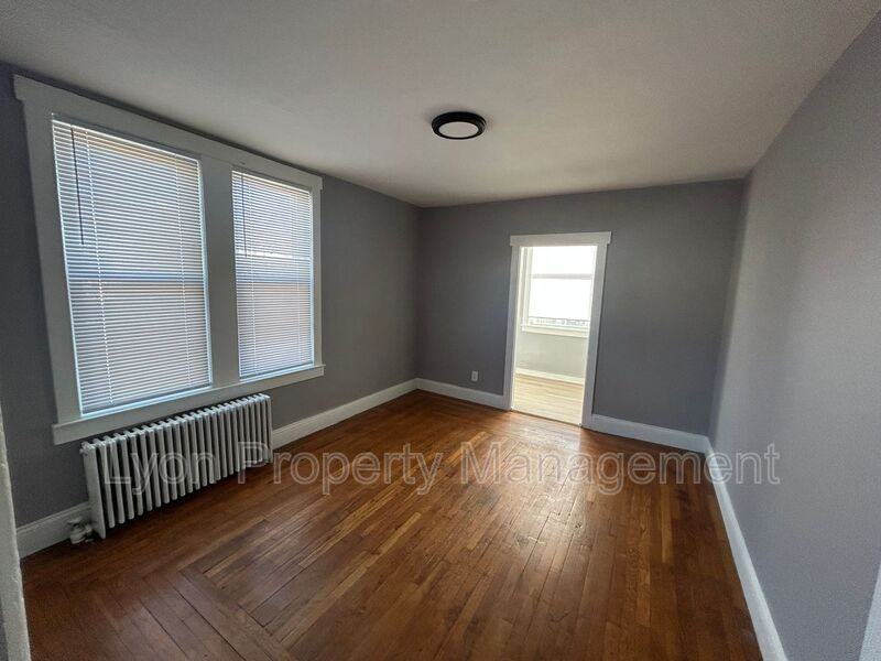 230 West School Street #3 - Photo 3 of 15