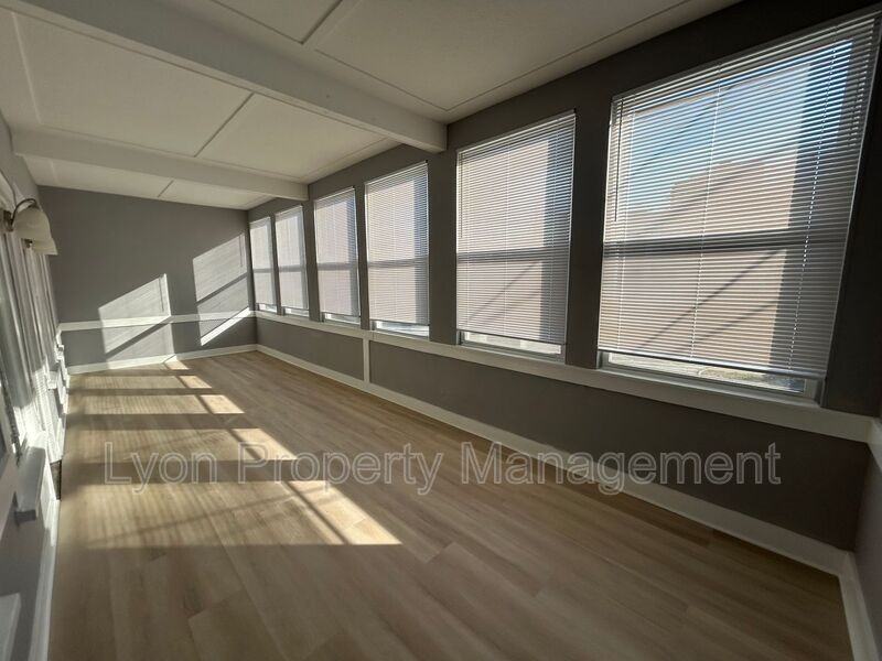 230 West School Street #3 - Photo 4 of 15