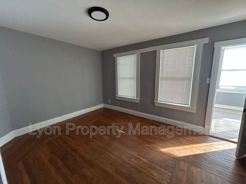 230 West School Street #3 - Photo 5 of 15