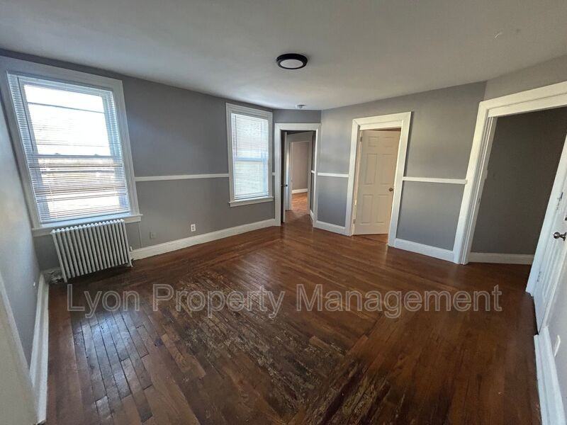 230 West School Street #3 - Photo 6 of 15