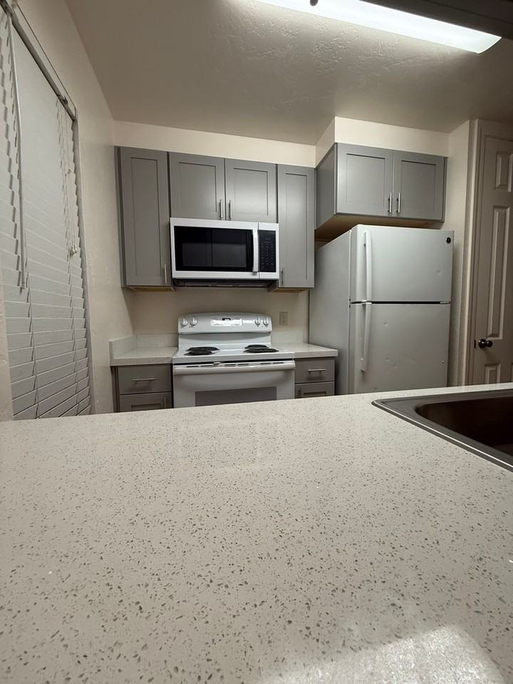 60 Villa Circle - Photo 4 of 20