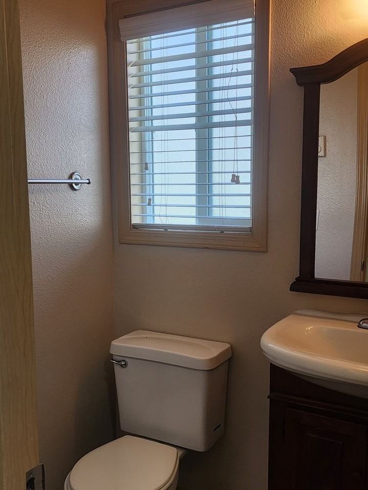 606 E 9th St #51 - Photo 7 of 17