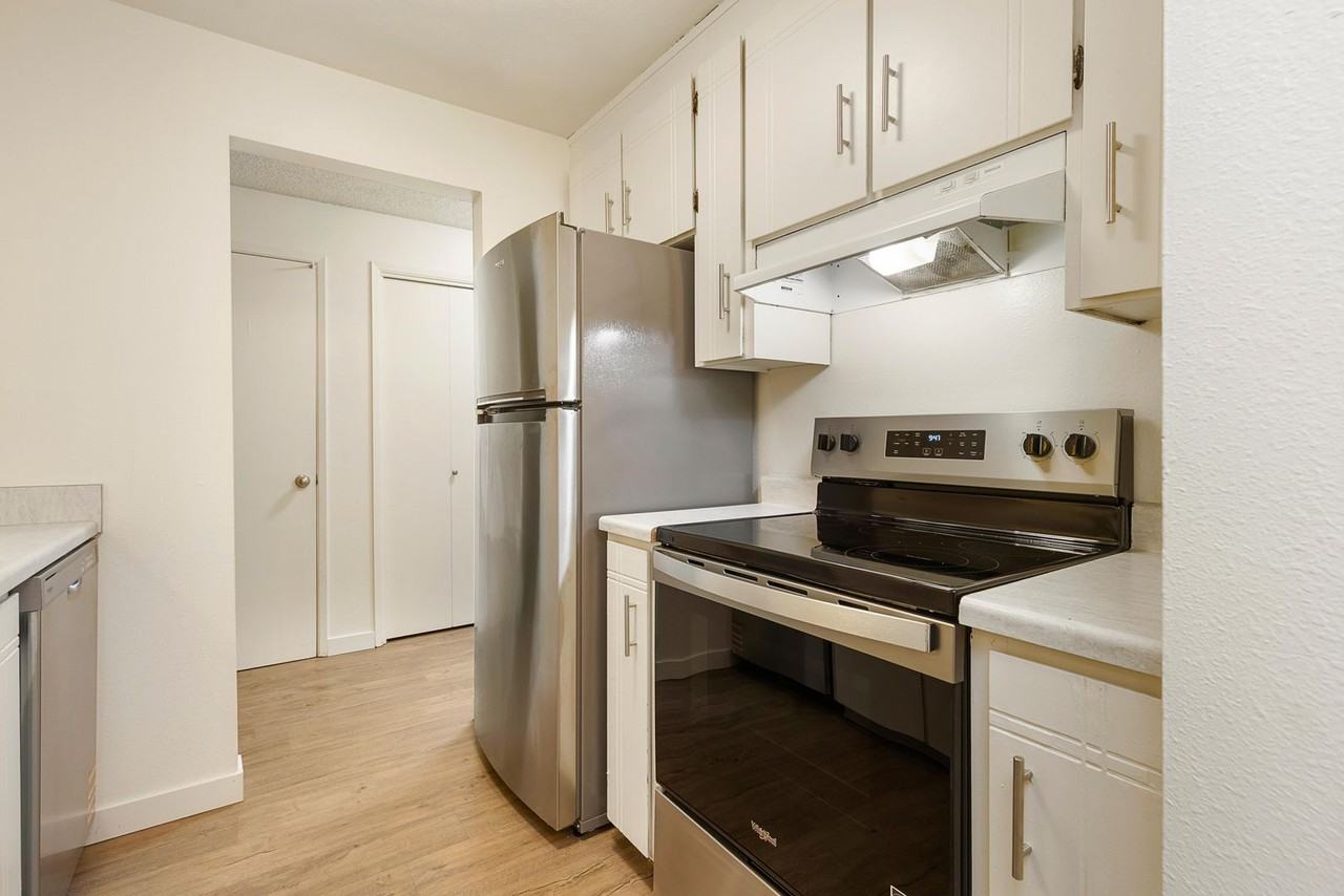 Quiet Family - Photo 2 of 13