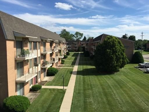 Golfview Manor - Photo 2 of 24