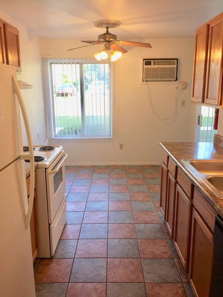 Golfview Manor - Photo 4 of 24