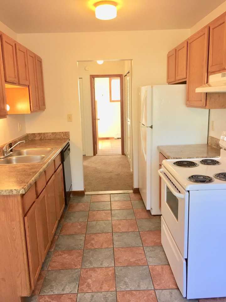 Golfview Manor - Photo 5 of 24