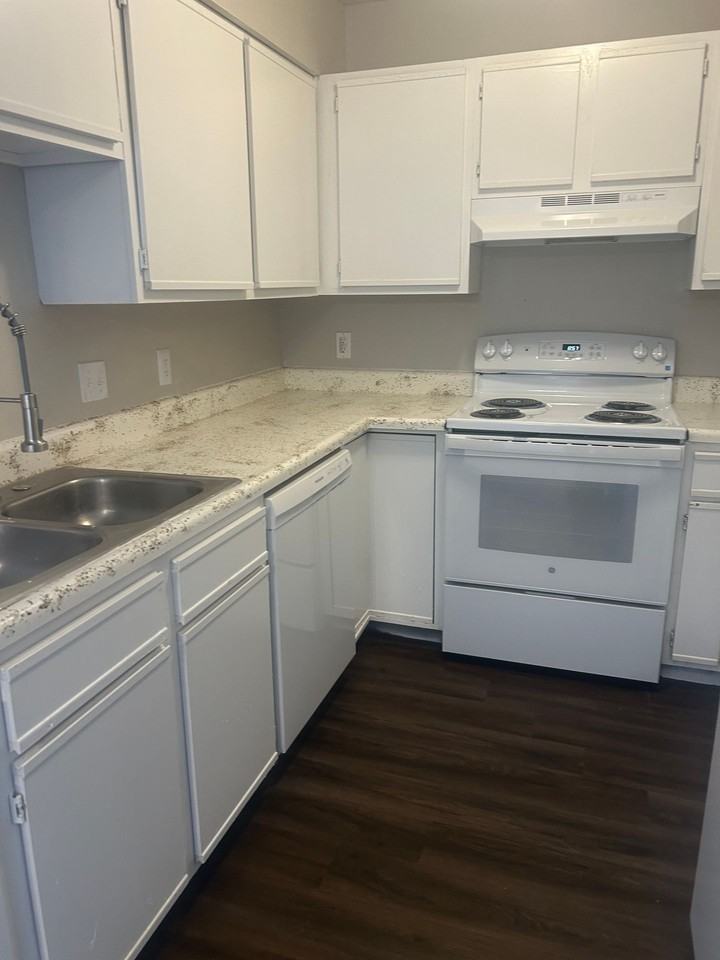 The Pines located in Branson, MO - Photo 2 of 9