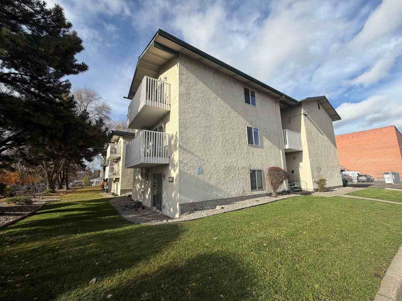 Welcome to Briarwood Apartments! - Photo 4 of 30