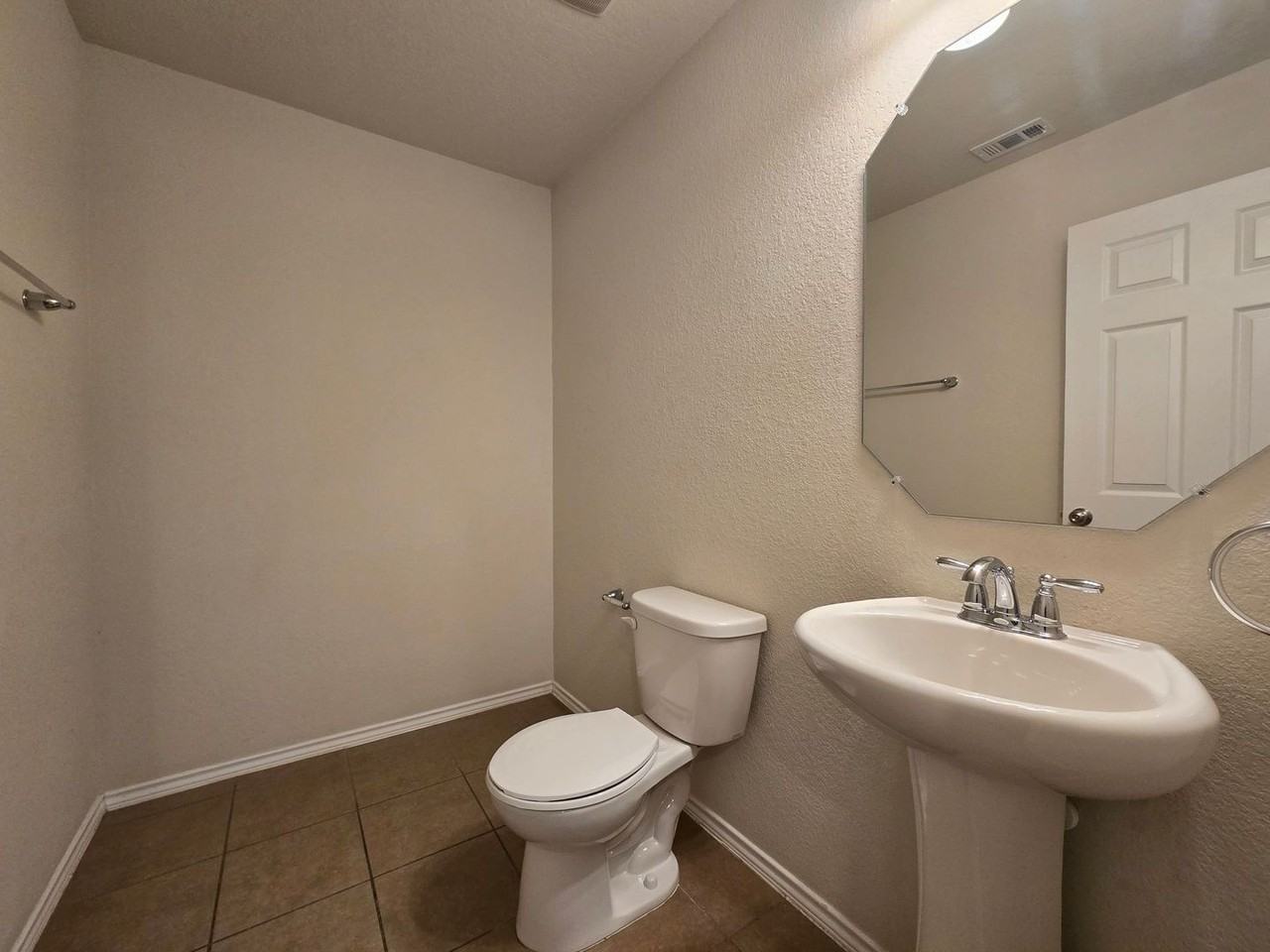 208 W Vega Ln - Photo 6 of 31