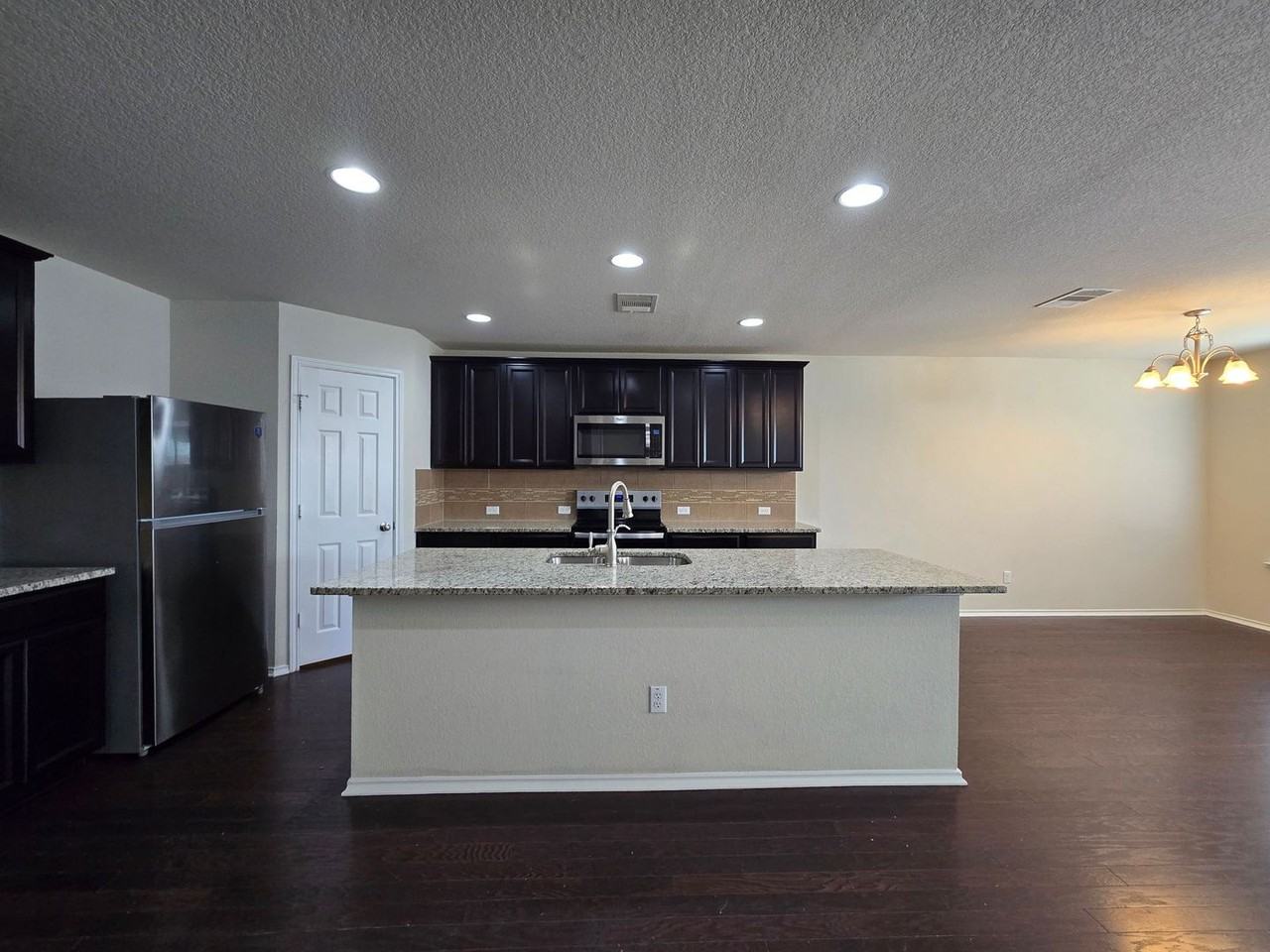 208 W Vega Ln - Photo 7 of 31