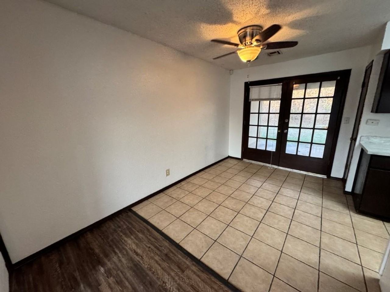 Trafalgar Square Duplexes - Photo 3 of 25