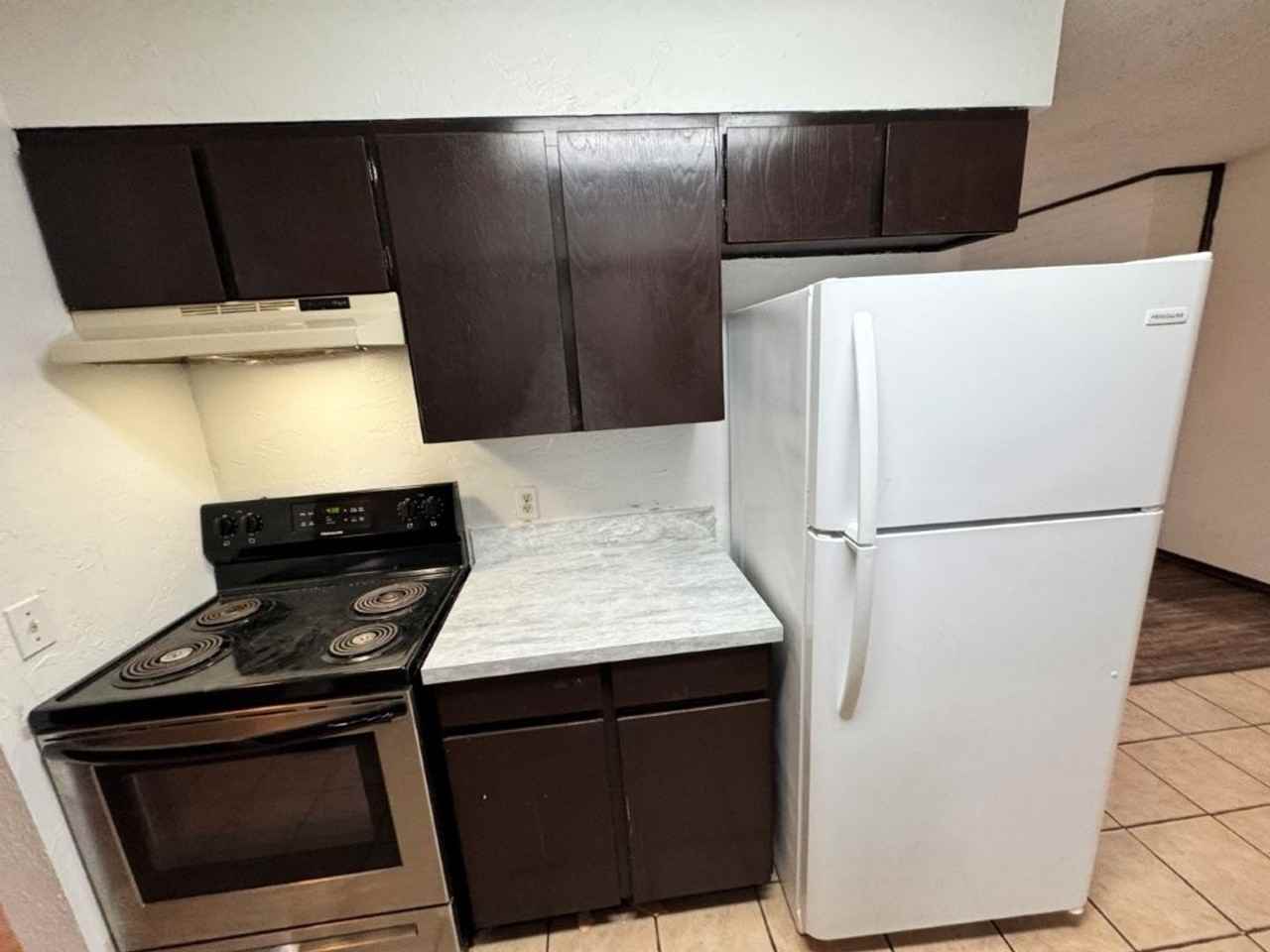 Trafalgar Square Duplexes - Photo 4 of 25