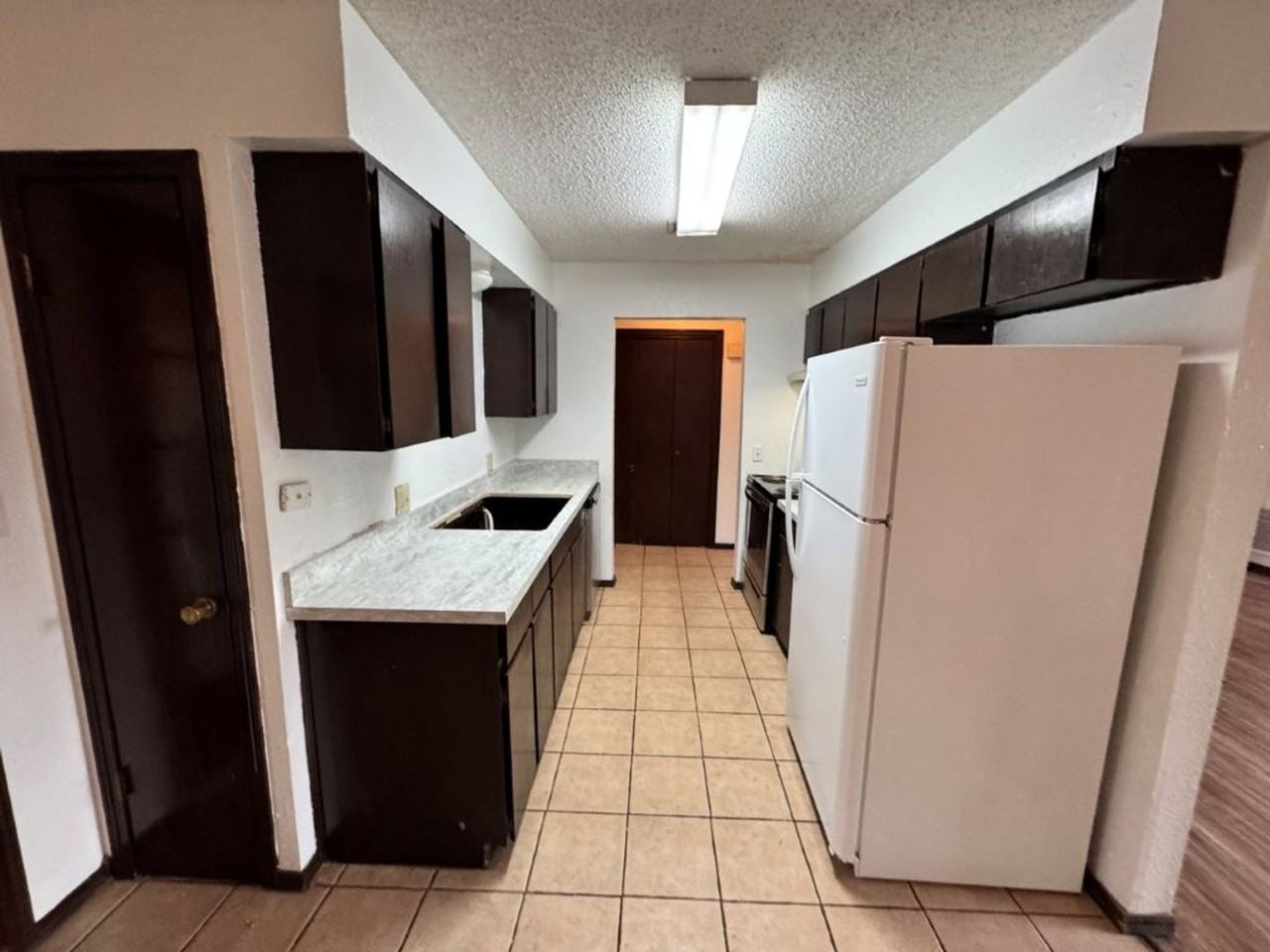 Trafalgar Square Duplexes - Photo 5 of 25