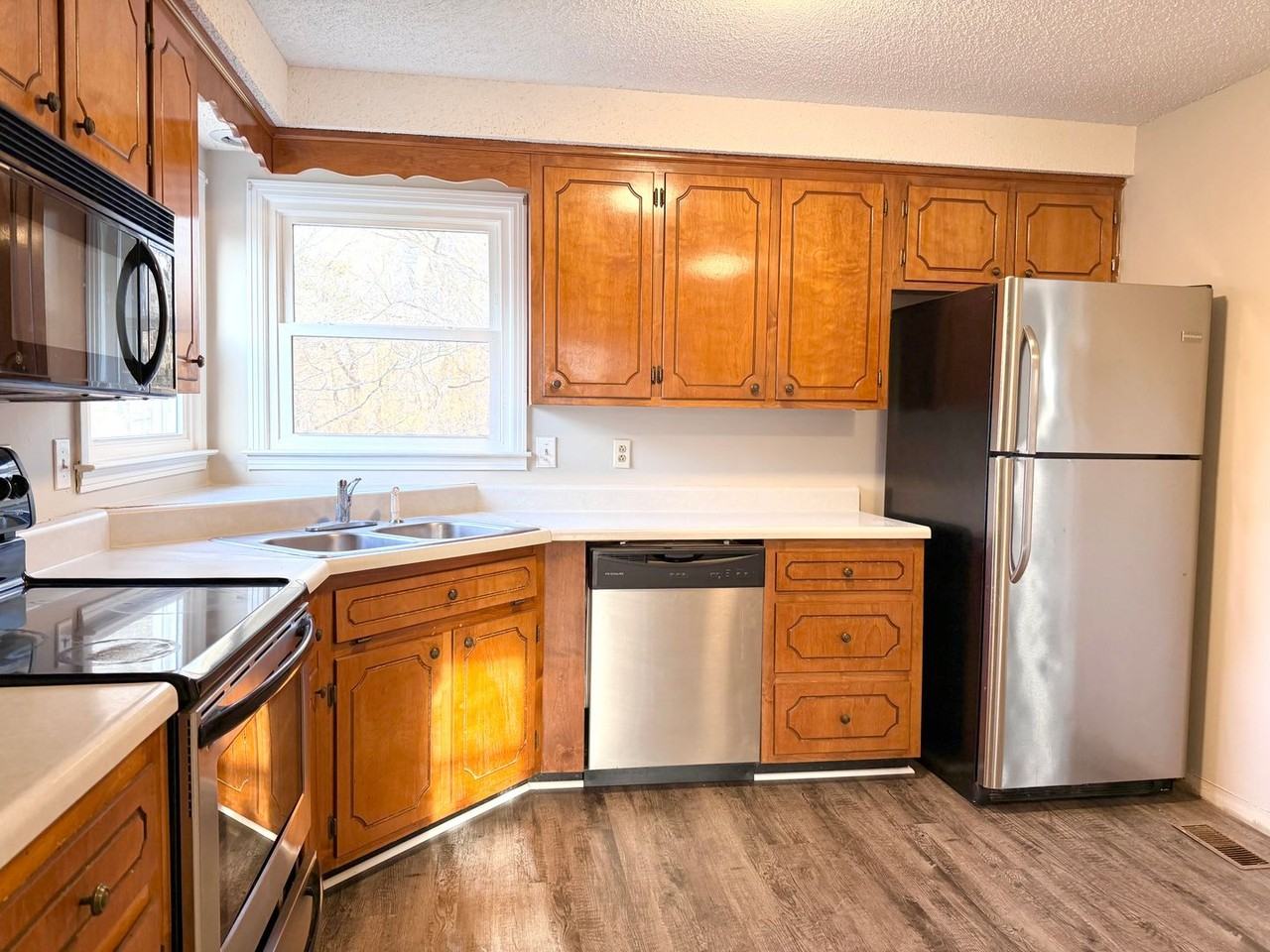 2247 Sweetbriar Dr - Photo 6 of 40