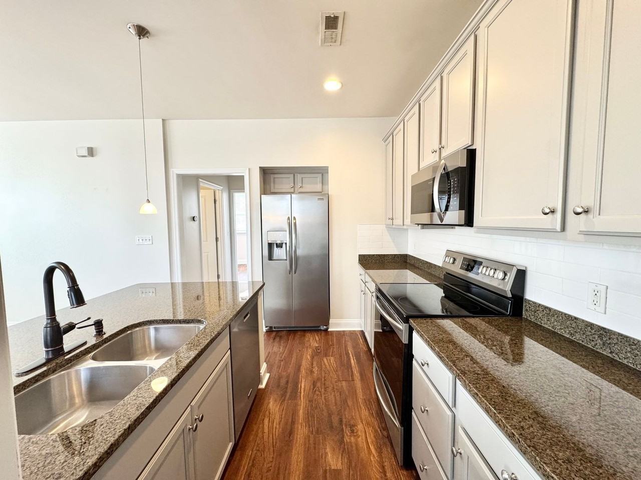 546 Oakland Ave - Photo 3 of 16