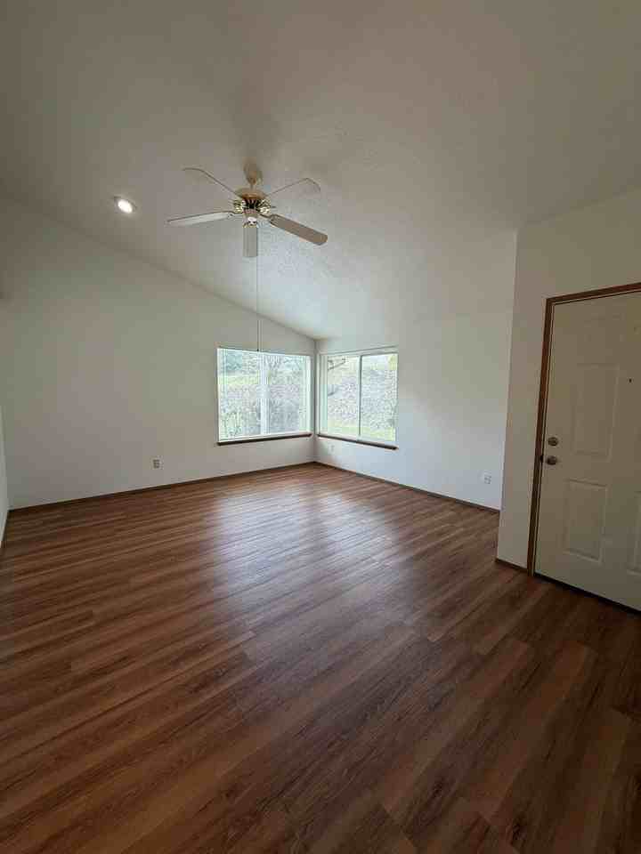 1474 Diamond Road Southeast - Photo 2 of 17