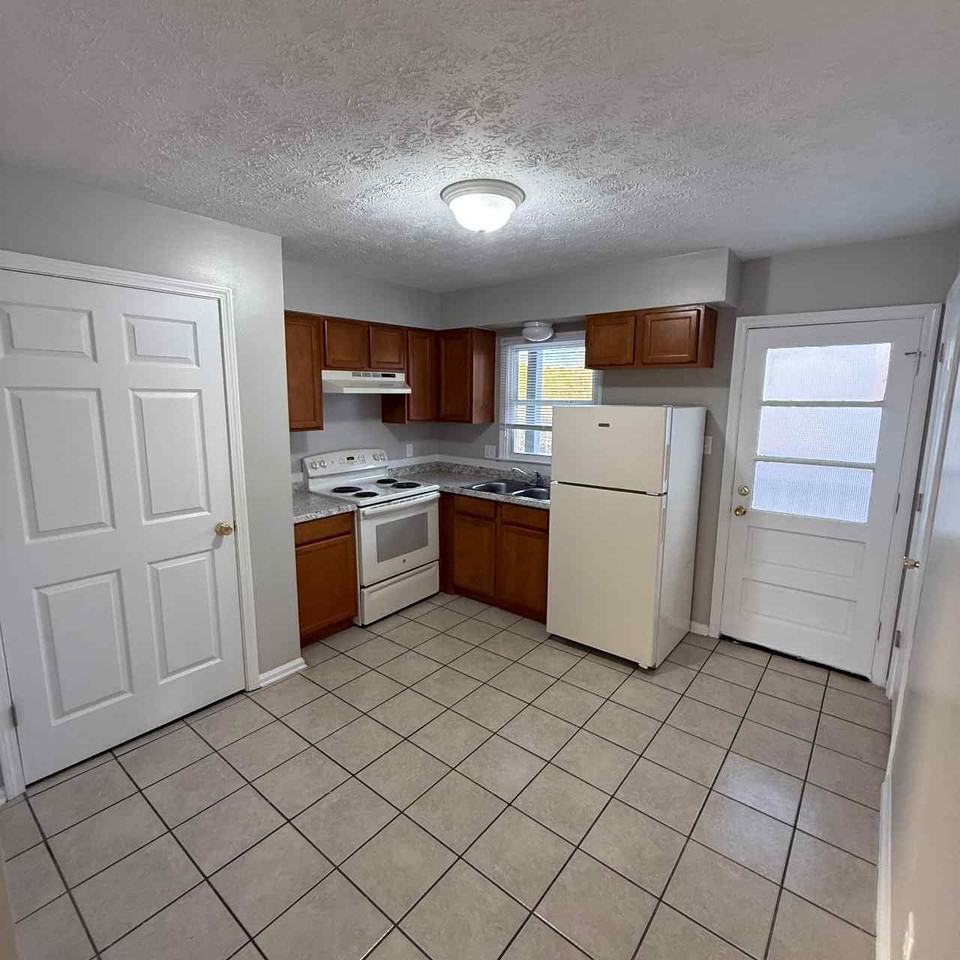 181 Miller Drive - Photo 2 of 5