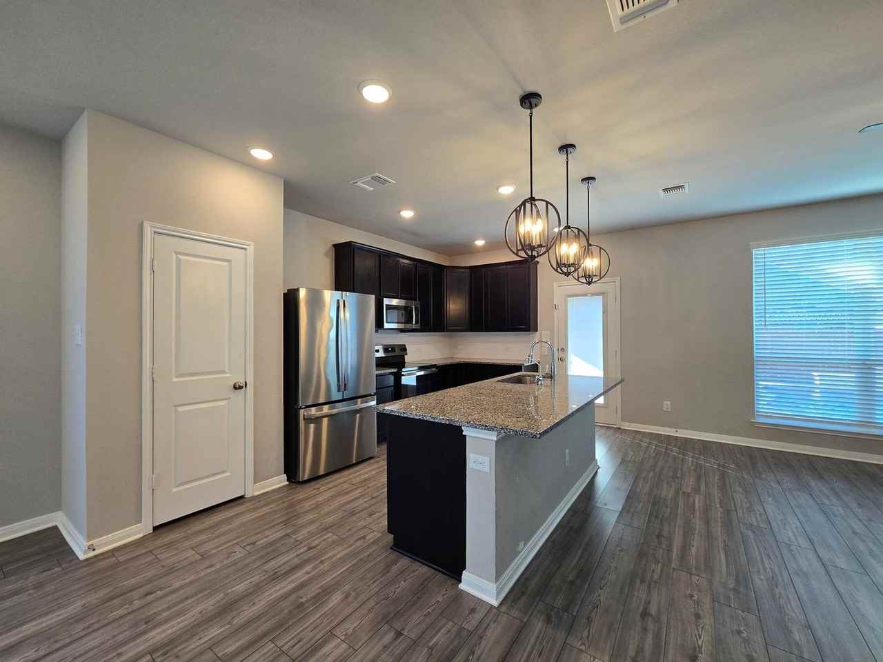 6302 Golden Gate Drive - Photo 4 of 41