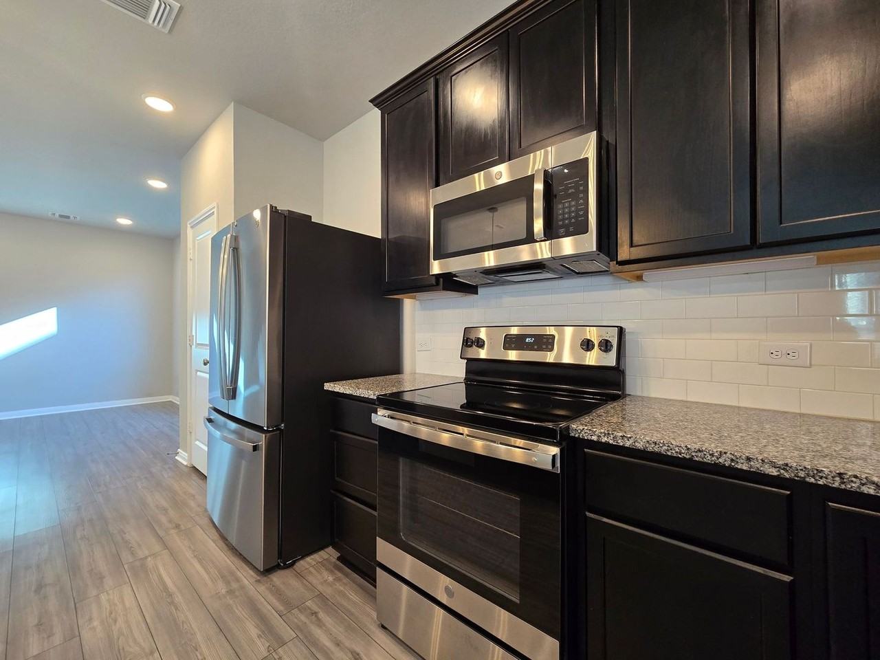 6302 Golden Gate Drive - Photo 6 of 41