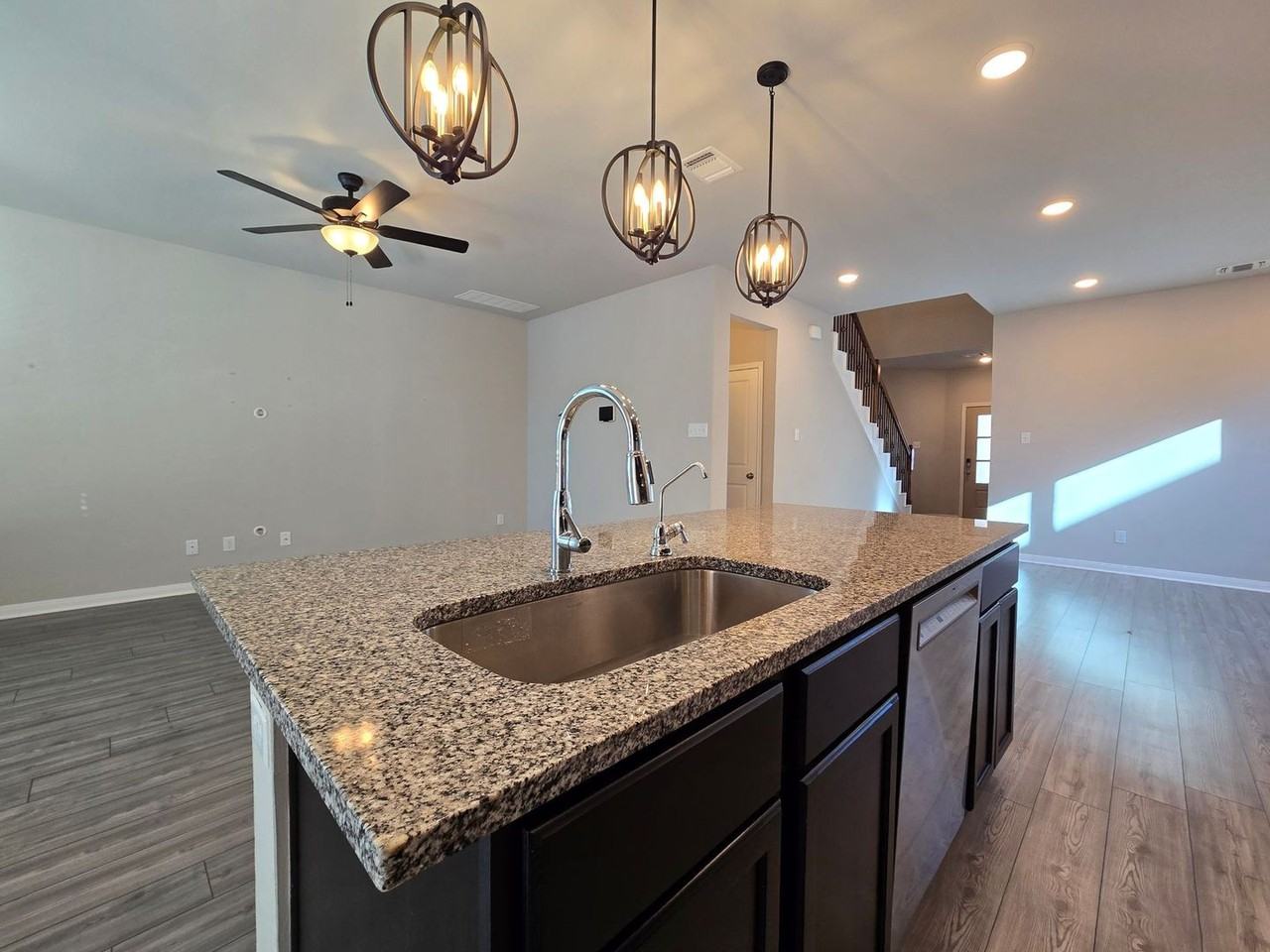 6302 Golden Gate Drive - Photo 7 of 41