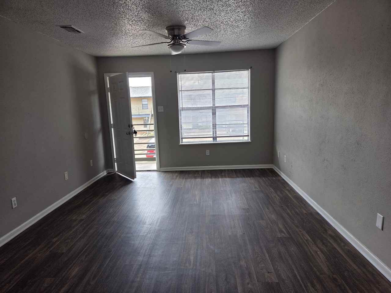 3033 East State Highway 22 #24 - Photo 4 of 7