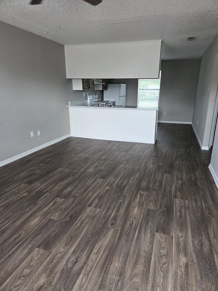 3033 East State Highway 22 #24 - Photo 5 of 7