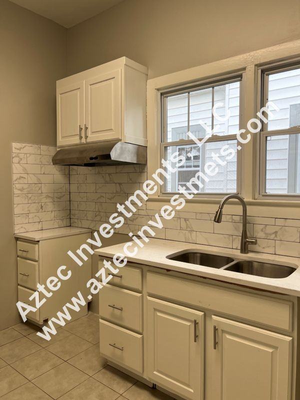 1716 Thompson Avenue - Photo 5 of 8