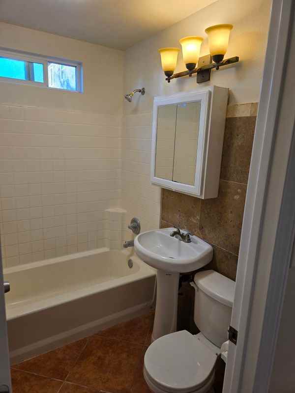 3223 187th Street - Photo 2 of 9