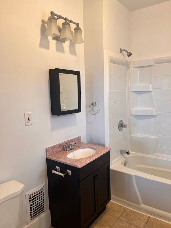 281 Wainright Avenue - Photo 6 of 16