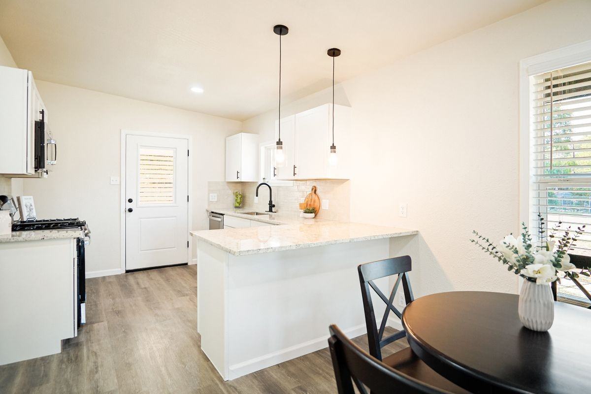 462 Springwood Lane - Photo 4 of 20