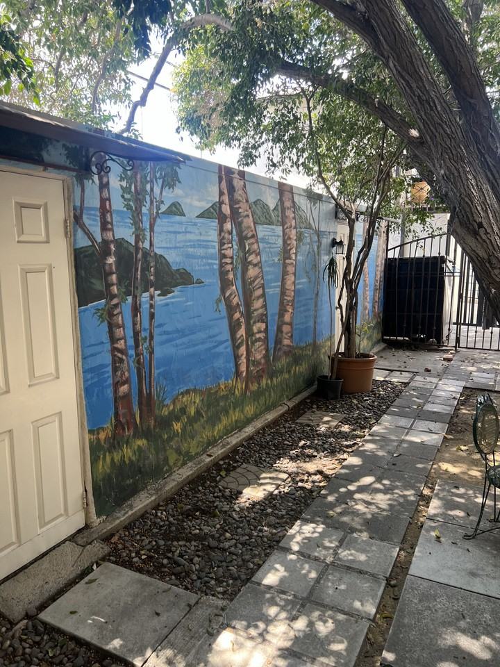 339 N Sycamore Ave - Photo 4 of 5