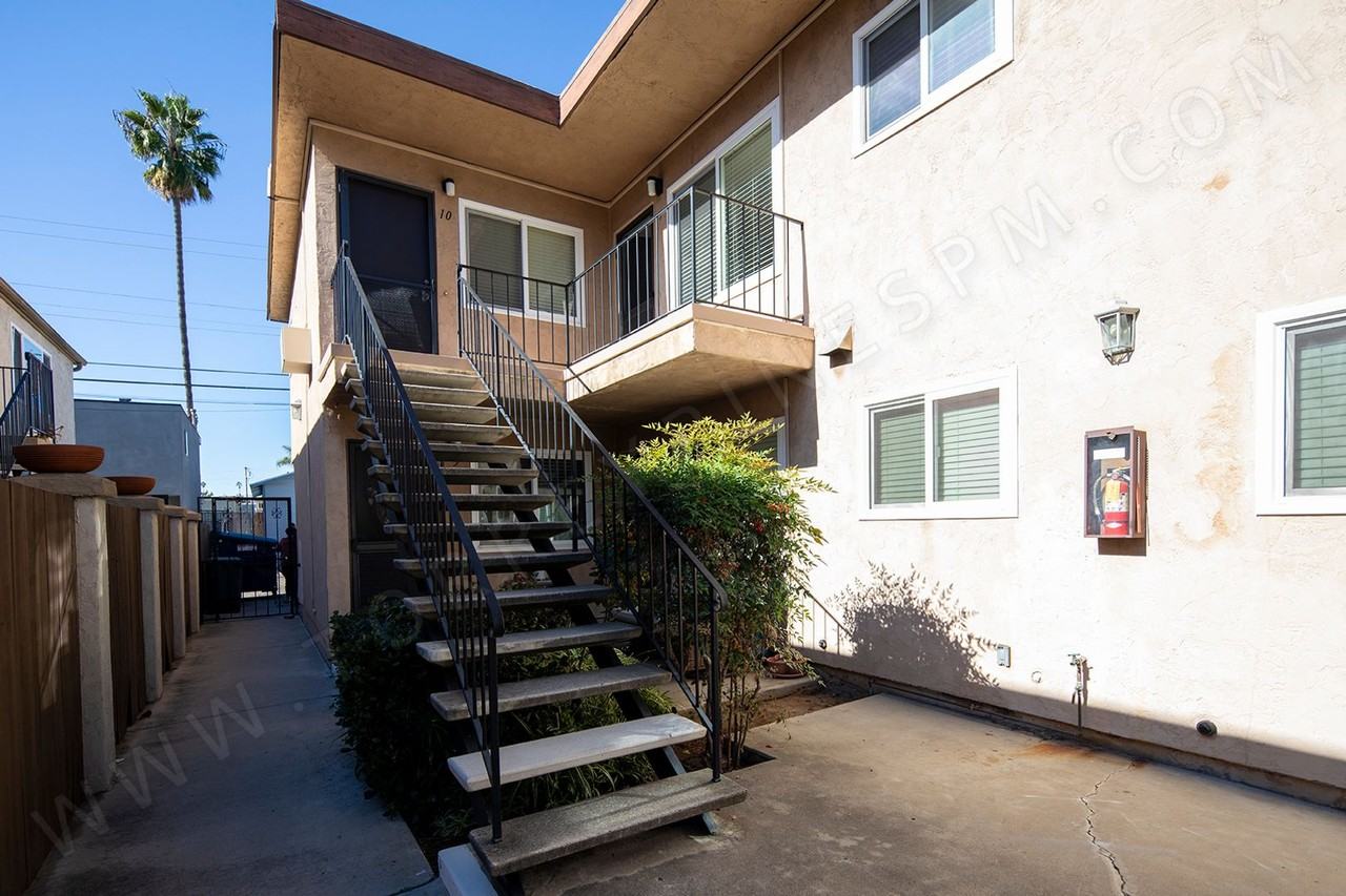 4030 Louisiana St - Photo 2 of 10