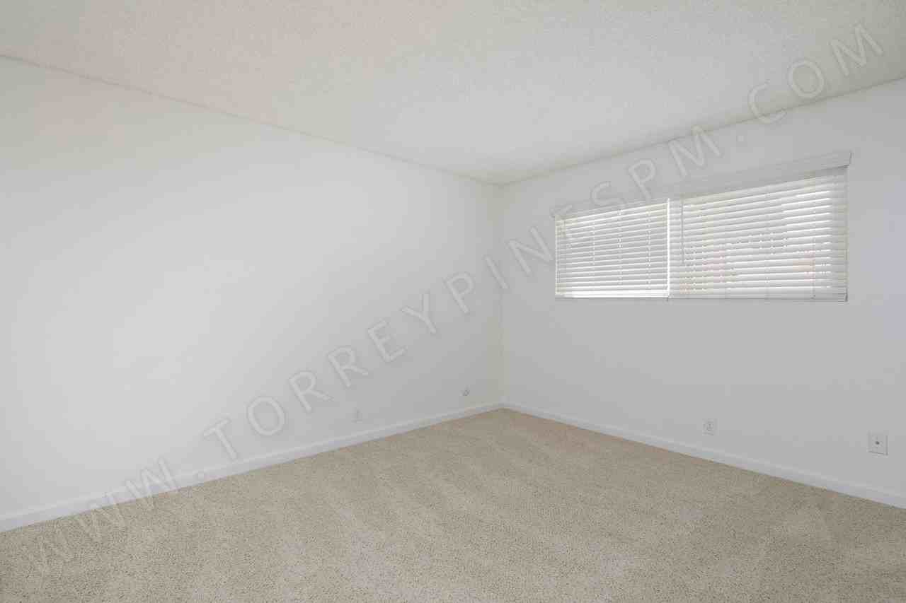 4030 Louisiana St - Photo 6 of 10