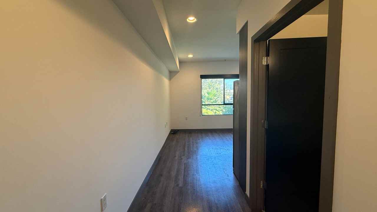 Come home to these New Modern Townhouse in Koreatown! - Photo 5 of 9