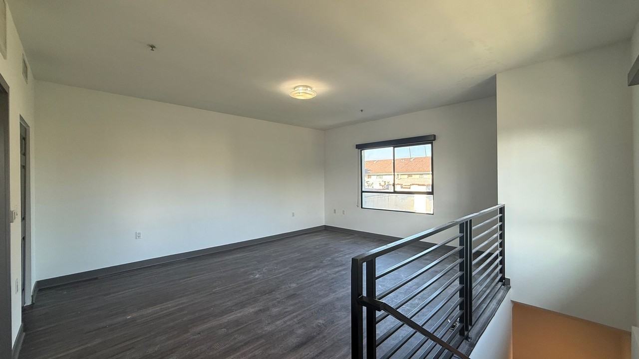 Come home to these New Modern Townhouse in Koreatown! - Photo 6 of 9