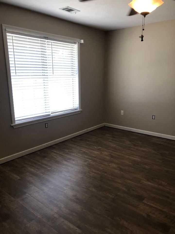 110 Summerwood Drive - Photo 5 of 11