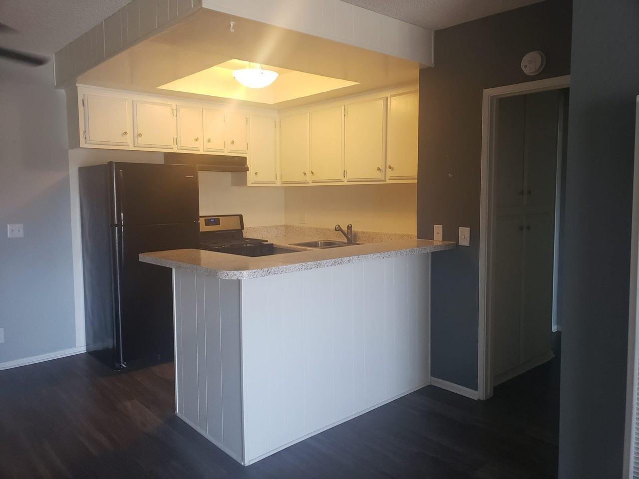 Sunset Cove Apartments - Photo 3 of 9