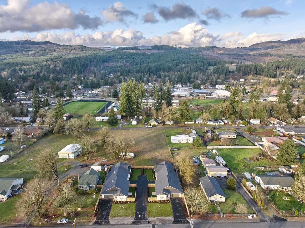 3Bedroom/2 Bathrooms new built in Mill City - Photo 2 of 15