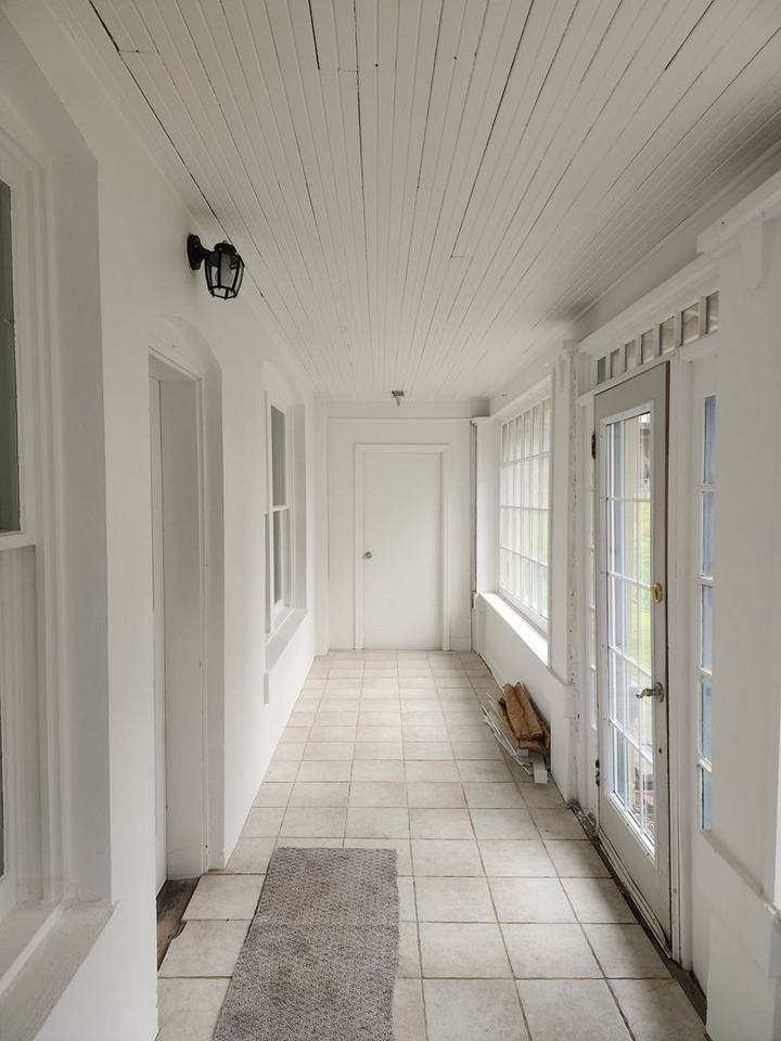 350 Southwest State Street - Photo 2 of 20