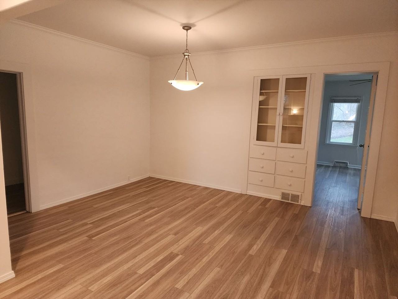 350 Southwest State Street - Photo 4 of 20