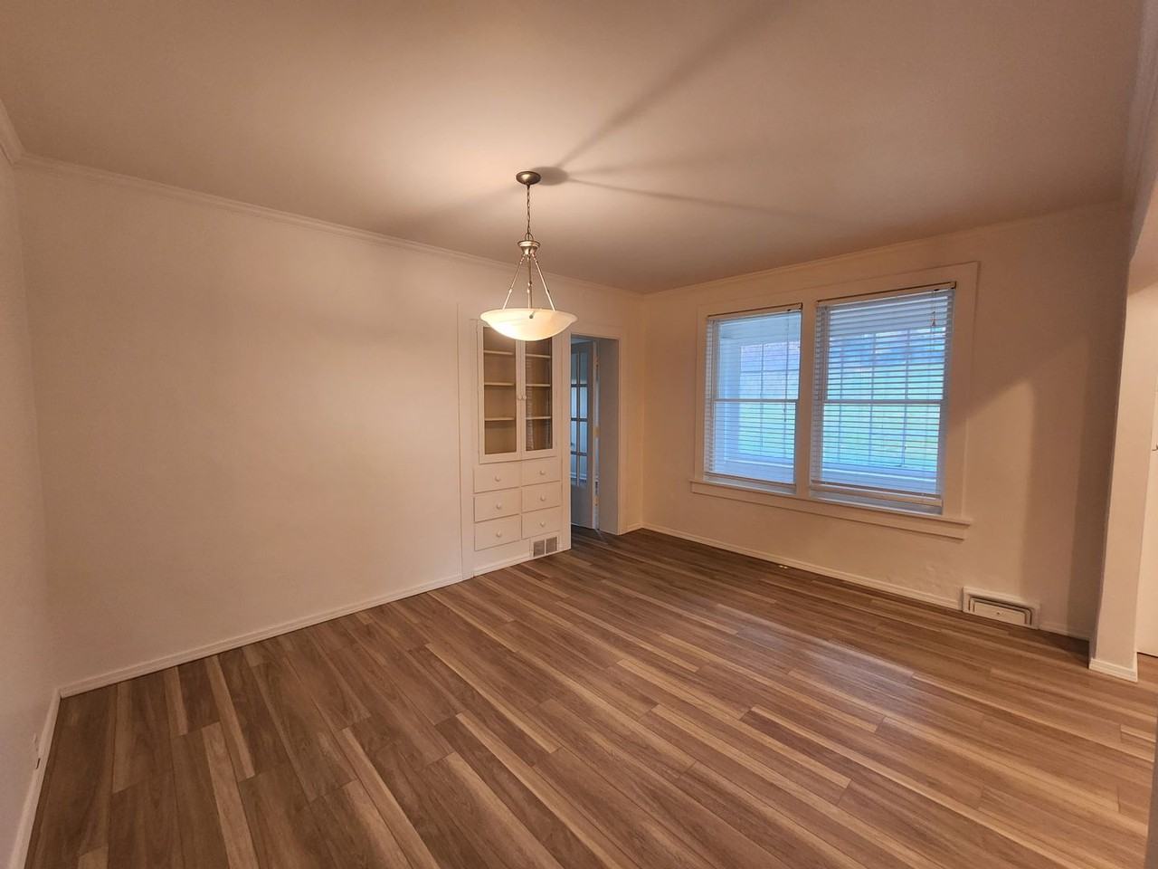 350 Southwest State Street - Photo 5 of 20