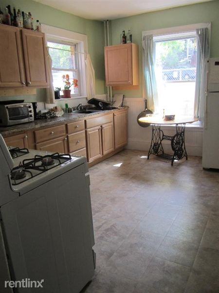 112 Winthrop Rd - Photo 2 of 11