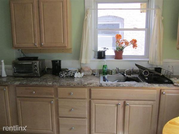 112 Winthrop Rd - Photo 3 of 11