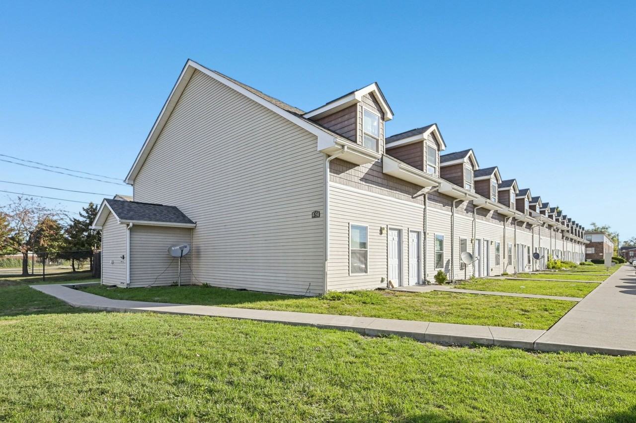 Village Court Apartmemts - Photo 2 of 37