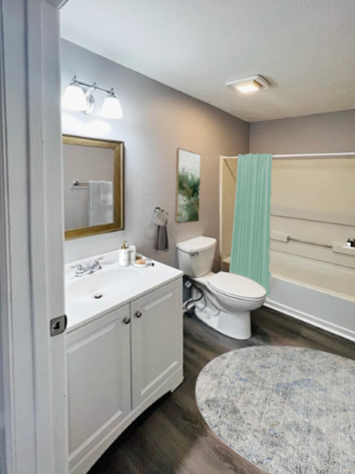 Bantry Bay Apartments - Photo 6 of 10