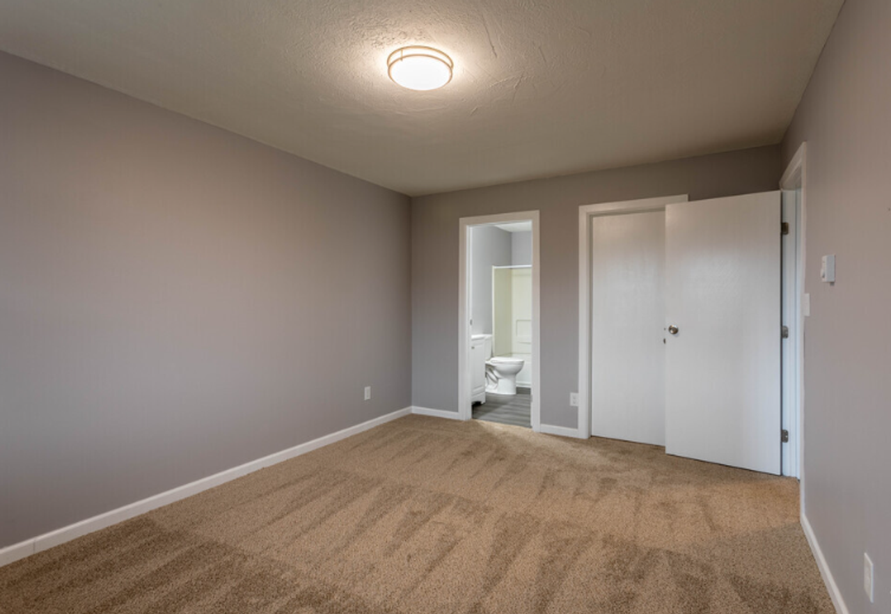 Bantry Bay Apartments - Photo 2 of 10