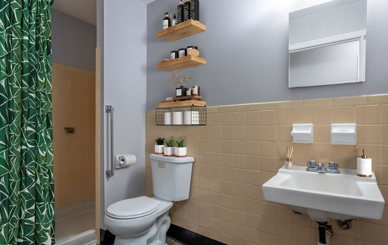 Gardenview Flats - Photo 4 of 23