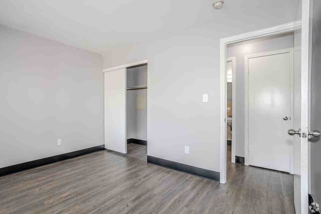 Gardenview Flats - Photo 3 of 23