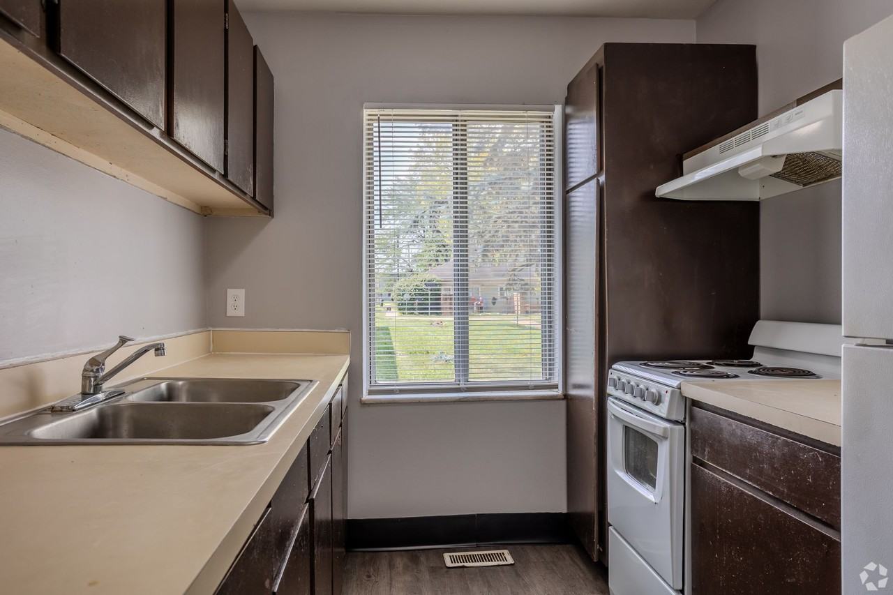 Gardenview Flats - Photo 6 of 23